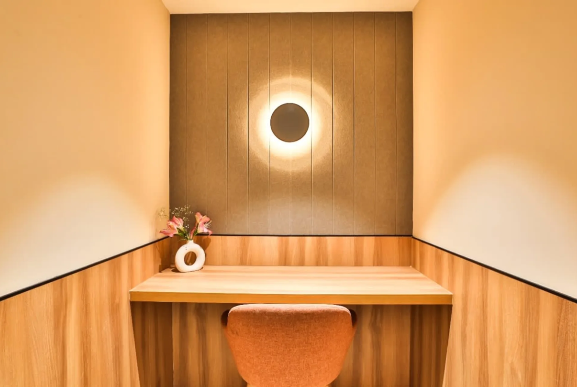 91Springboard Prius Platinum Saket