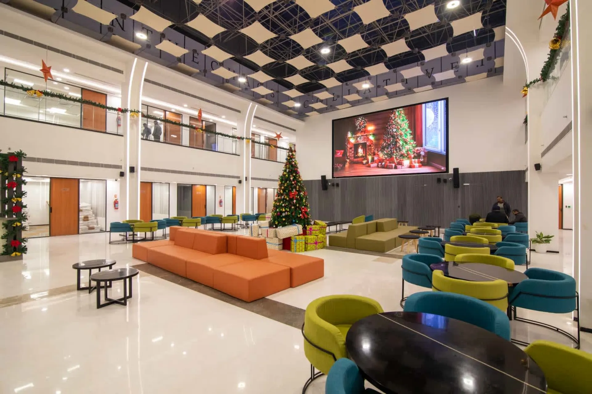 Coworking office space at Collative - Global Foyer White House