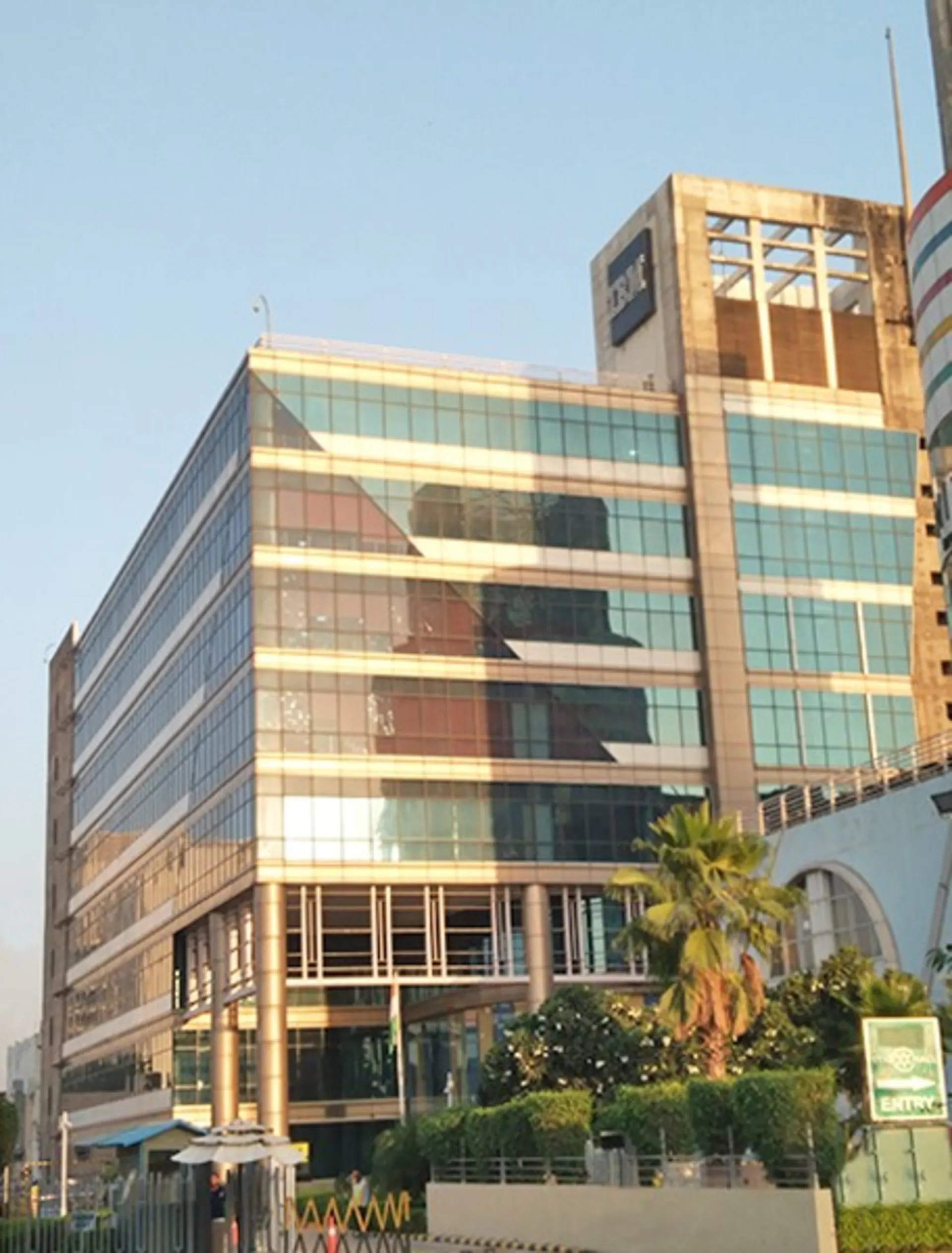 DLF-Tower-IBM-Gurgaon DLF IBM Tower Gurgaon Smartspace